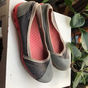 Columbia 7.5 Tech-Lite Shoes with Omni-Grip